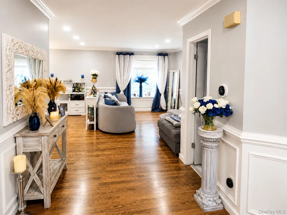 19 Helene Circle Woodbury, NY 10930