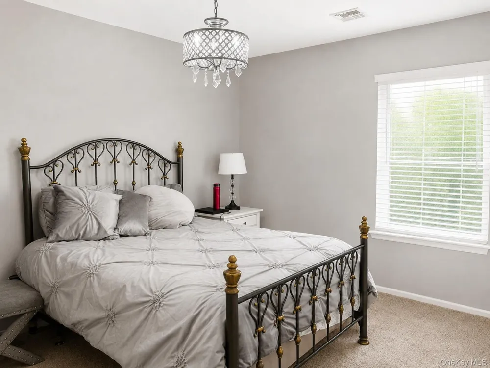 19 Helene Circle Woodbury, NY 10930
