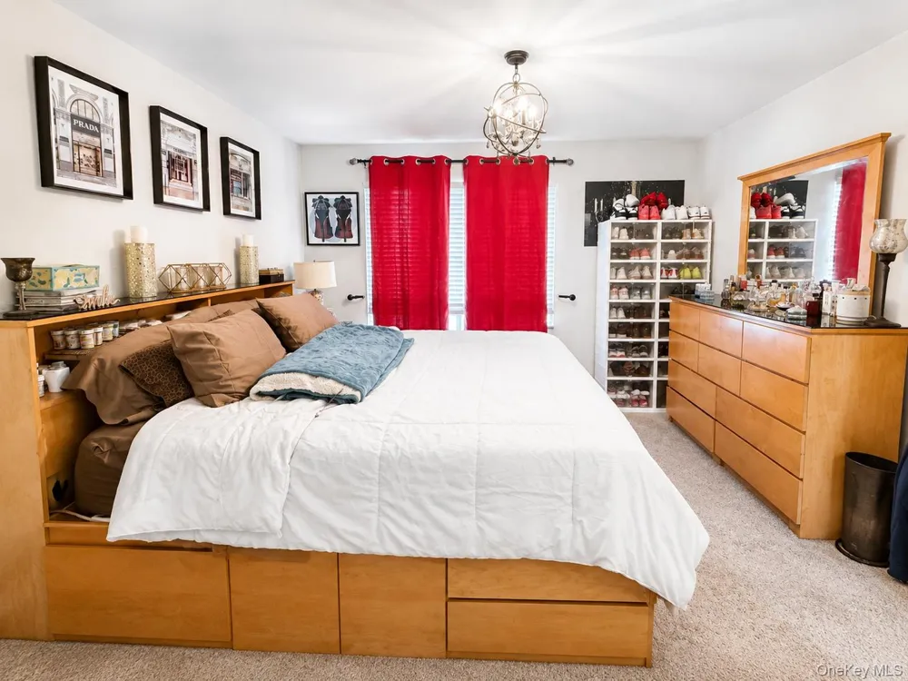 19 Helene Circle Woodbury, NY 10930