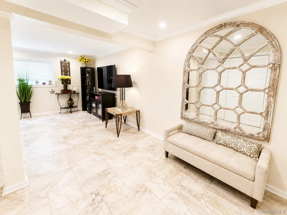 19 Helene Circle Woodbury, NY 10930