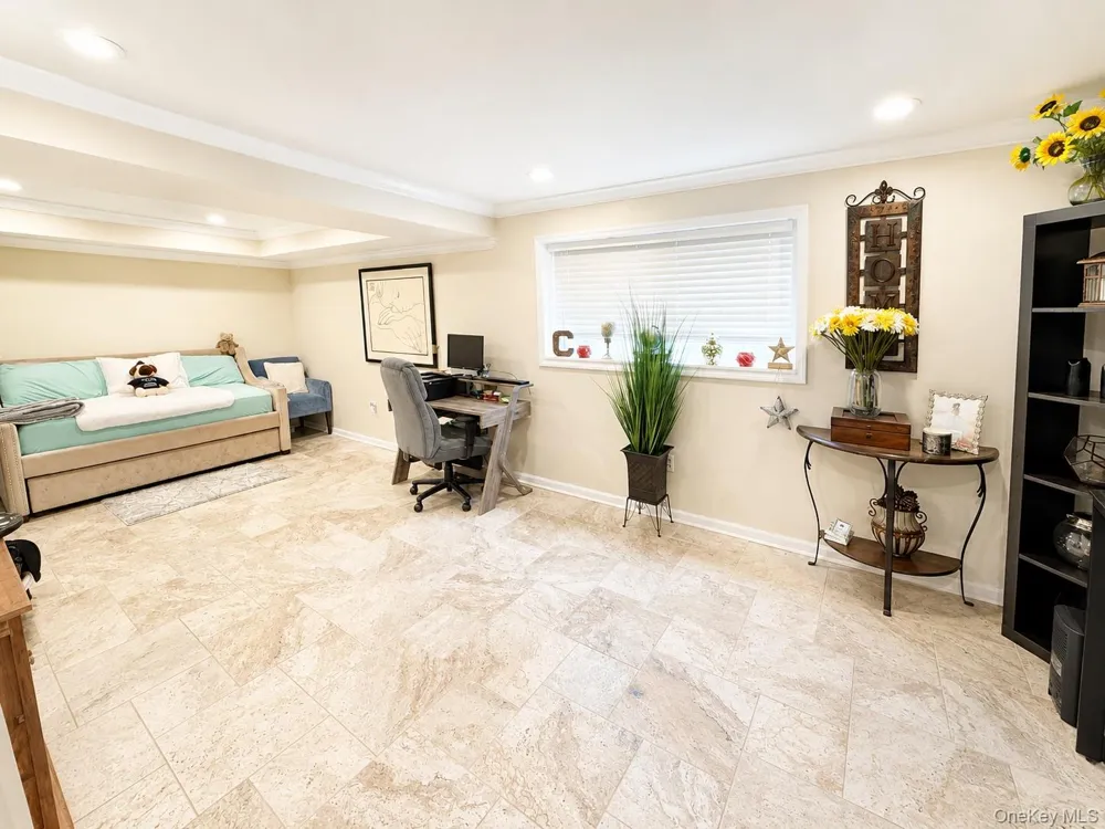 19 Helene Circle Woodbury, NY 10930