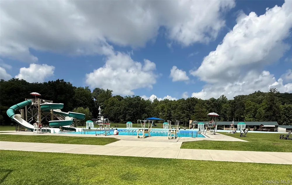 19 Helene Circle Woodbury, NY 10930