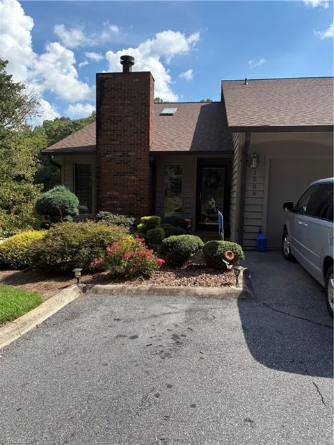 1506 ivy Trace