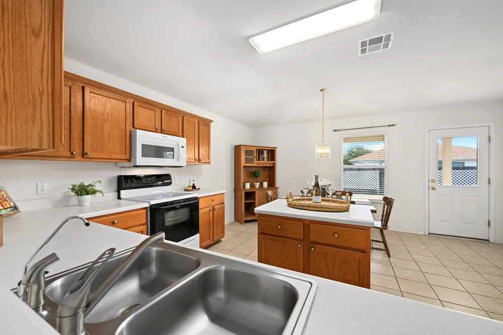 204 Katherine Way Leander, TX 78641