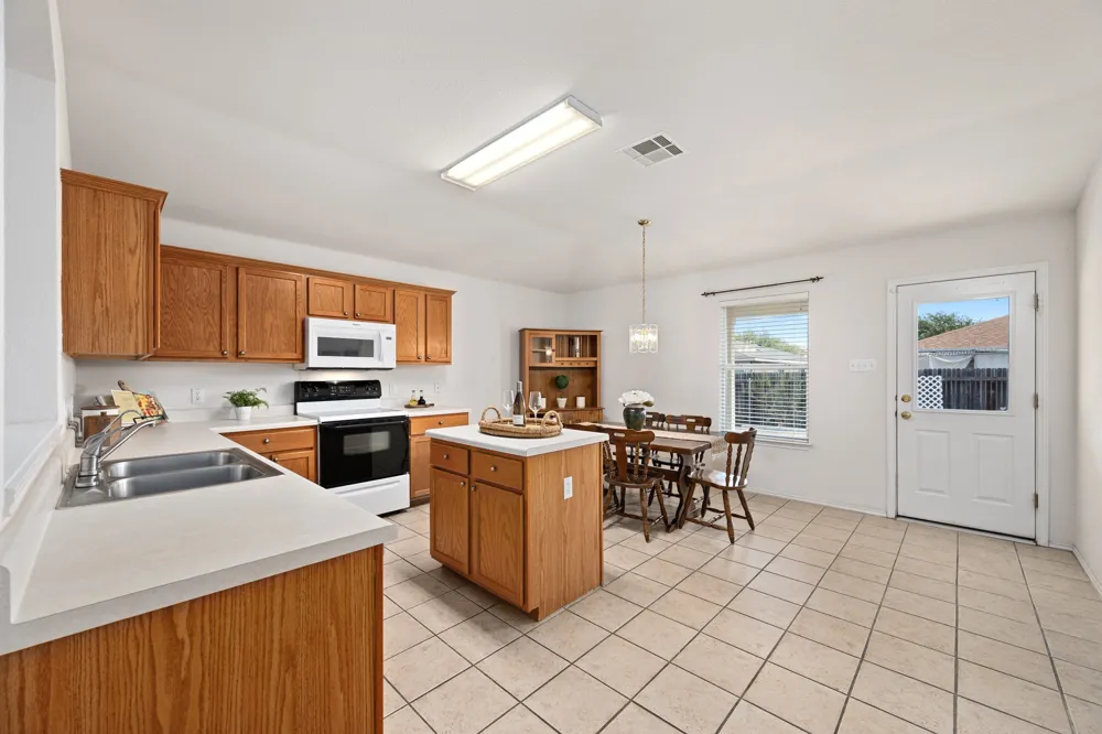 204 Katherine Way Leander, TX 78641