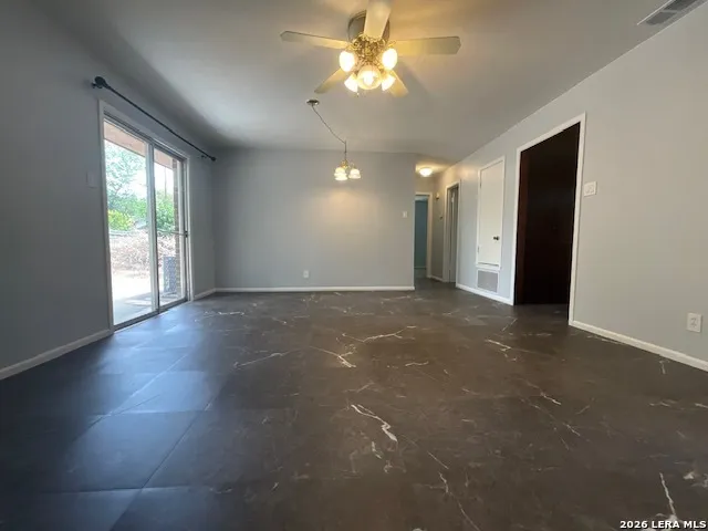 131 Bluebonnet Dr Kenedy, TX 78119
