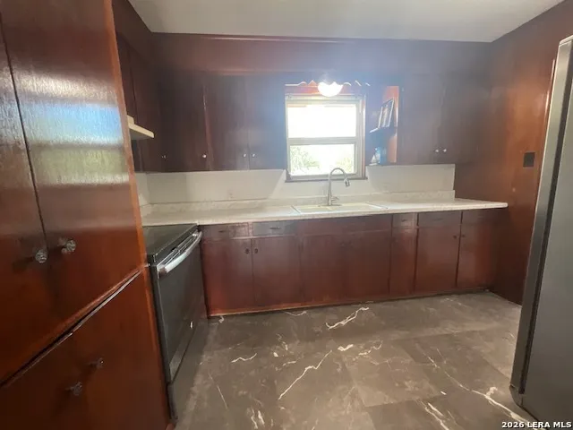 131 Bluebonnet Dr Kenedy, TX 78119