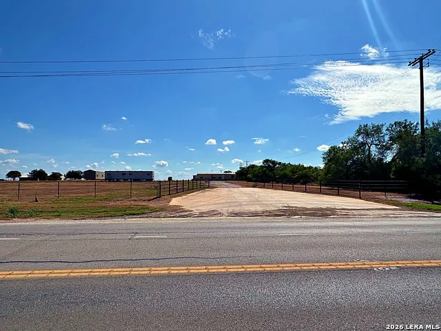 823 S State Highway 16 Jourdanton, TX 78026