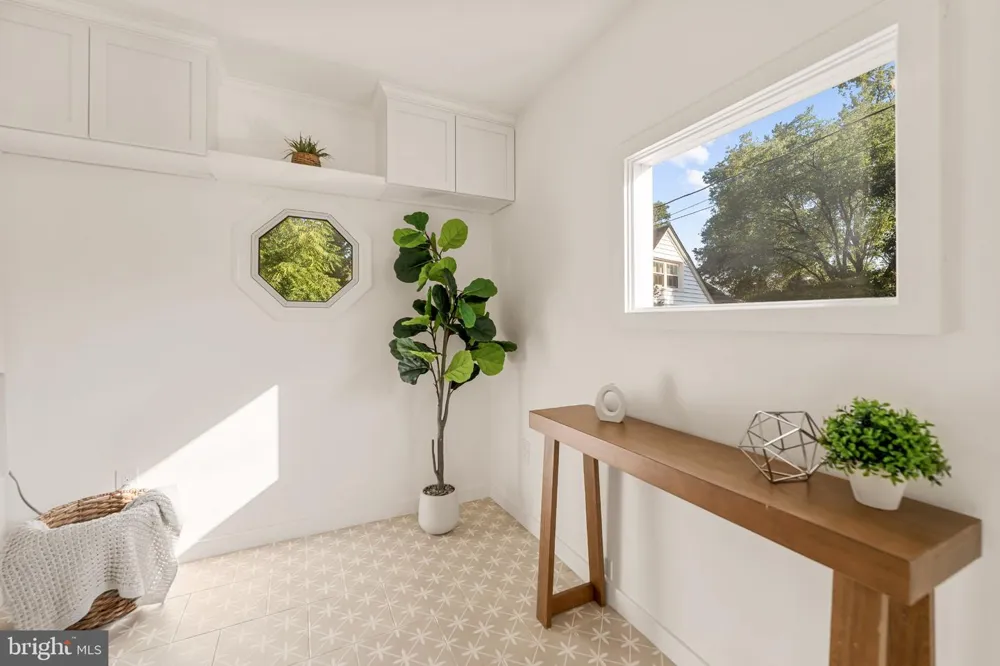101 EARLEY Alexandria, VA 22304