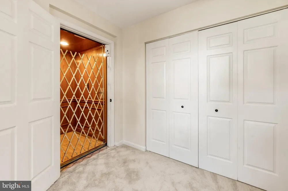 101 EARLEY Alexandria, VA 22304