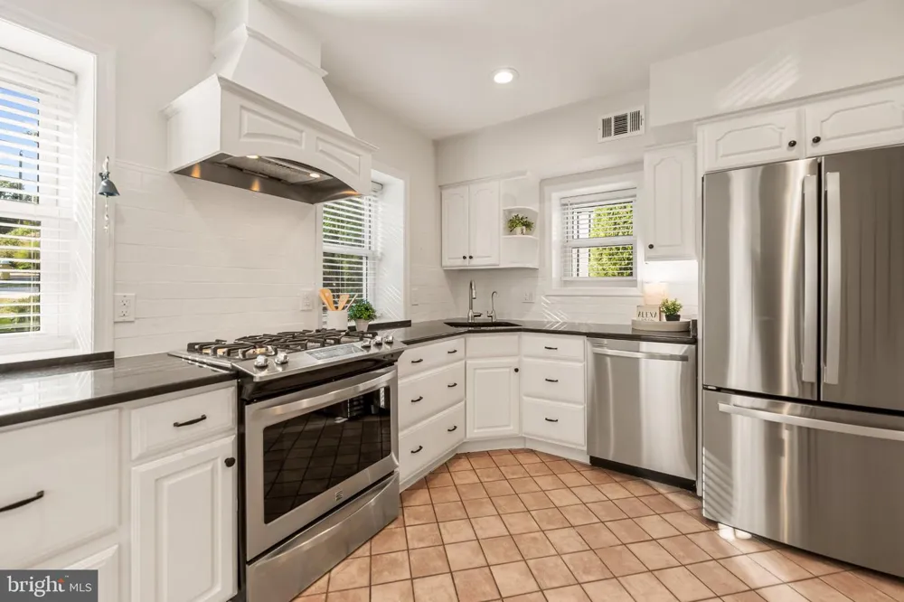 101 EARLEY Alexandria, VA 22304