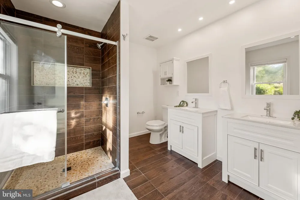 101 EARLEY Alexandria, VA 22304