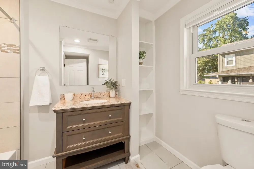101 EARLEY Alexandria, VA 22304