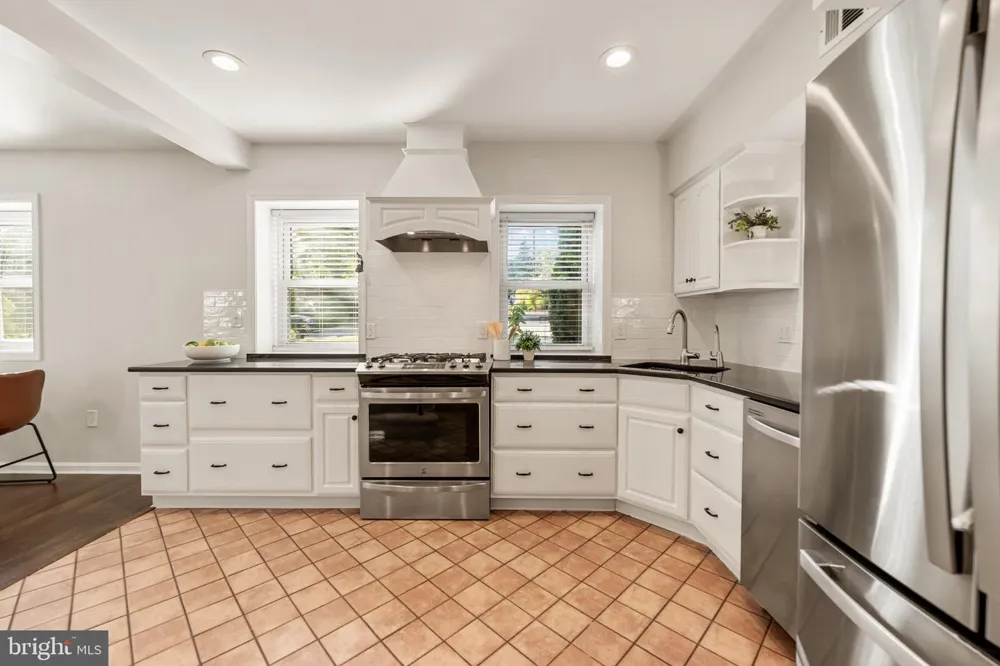 101 EARLEY Alexandria, VA 22304