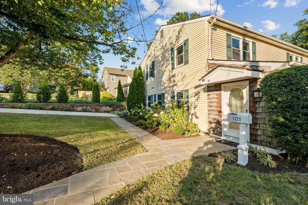 101 EARLEY Alexandria, VA 22304