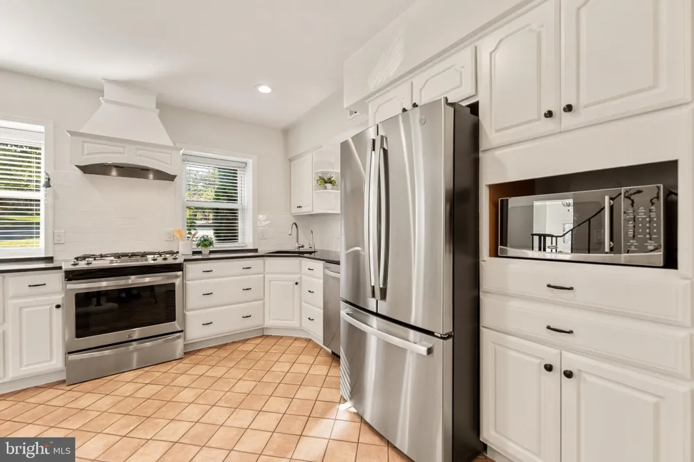 101 EARLEY Alexandria, VA 22304