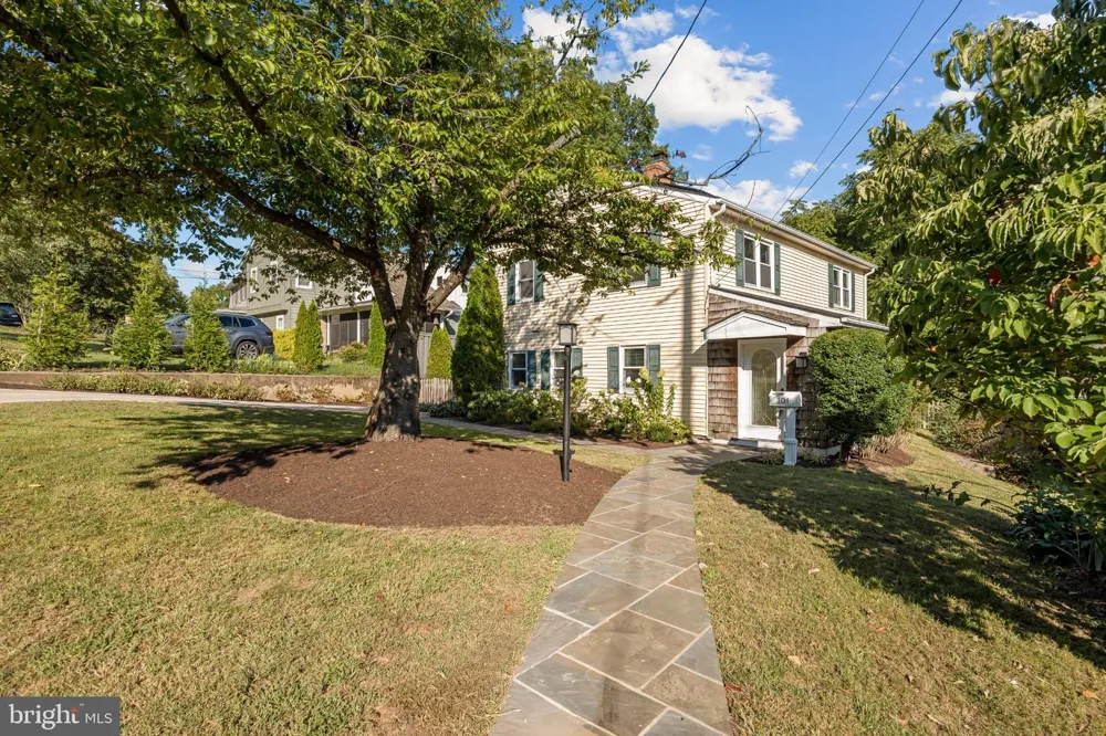 101 EARLEY Alexandria, VA 22304