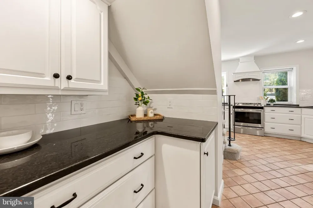 101 EARLEY Alexandria, VA 22304