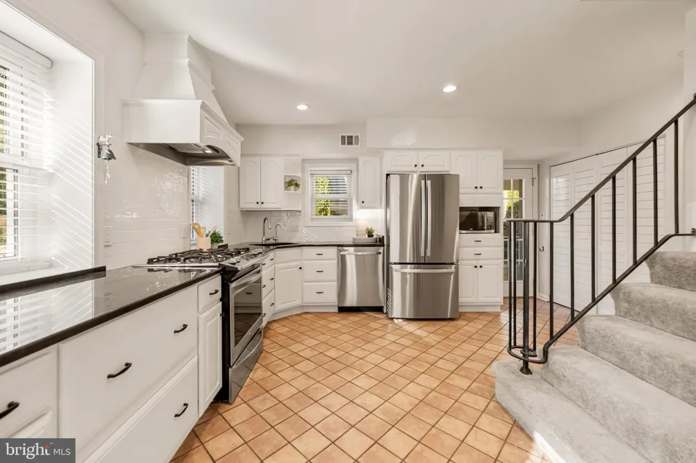 101 EARLEY Alexandria, VA 22304