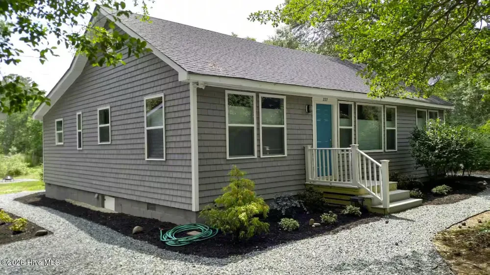 227 Colonial Beach Road Jarvisburg, NC 27947