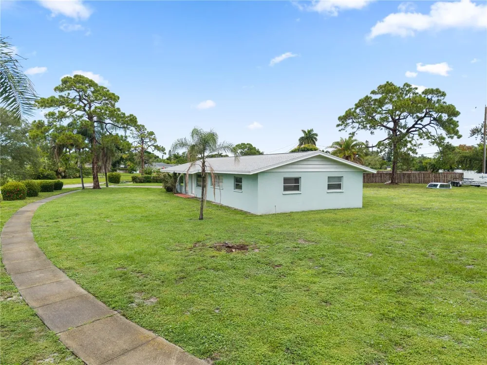 1225 CASABELLA DRIVE Bradenton, FL 34209