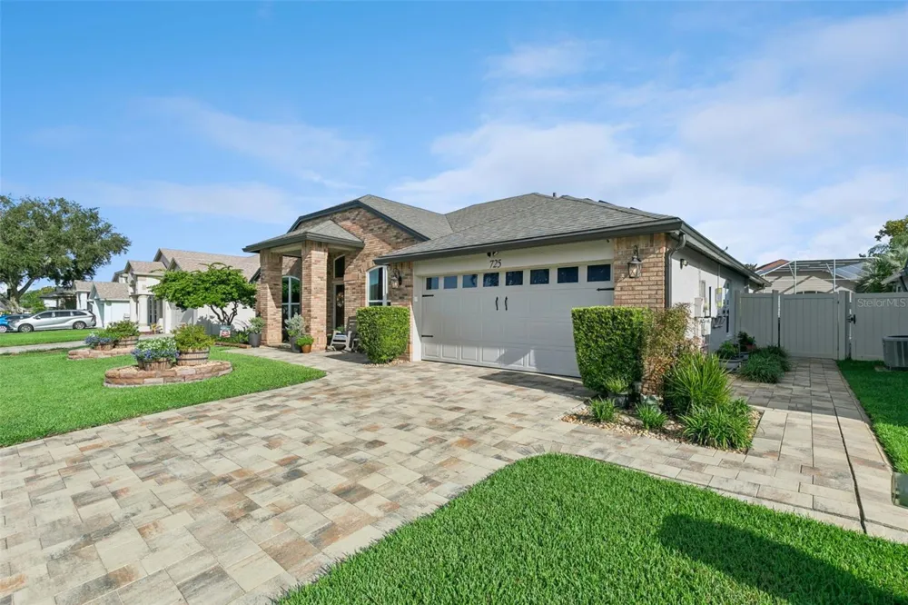 725 HALLOWELL CIRCLE Orlando, FL 32828