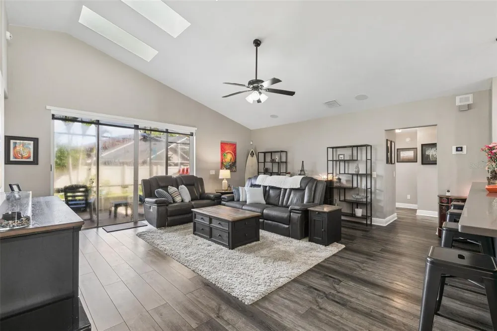 725 HALLOWELL CIRCLE Orlando, FL 32828