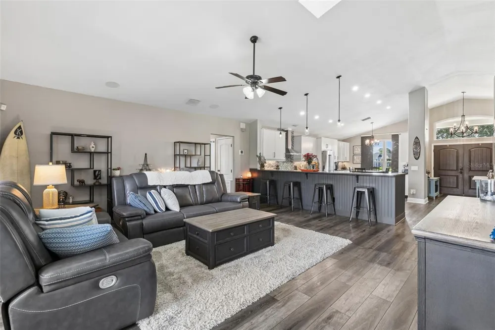 725 HALLOWELL CIRCLE Orlando, FL 32828