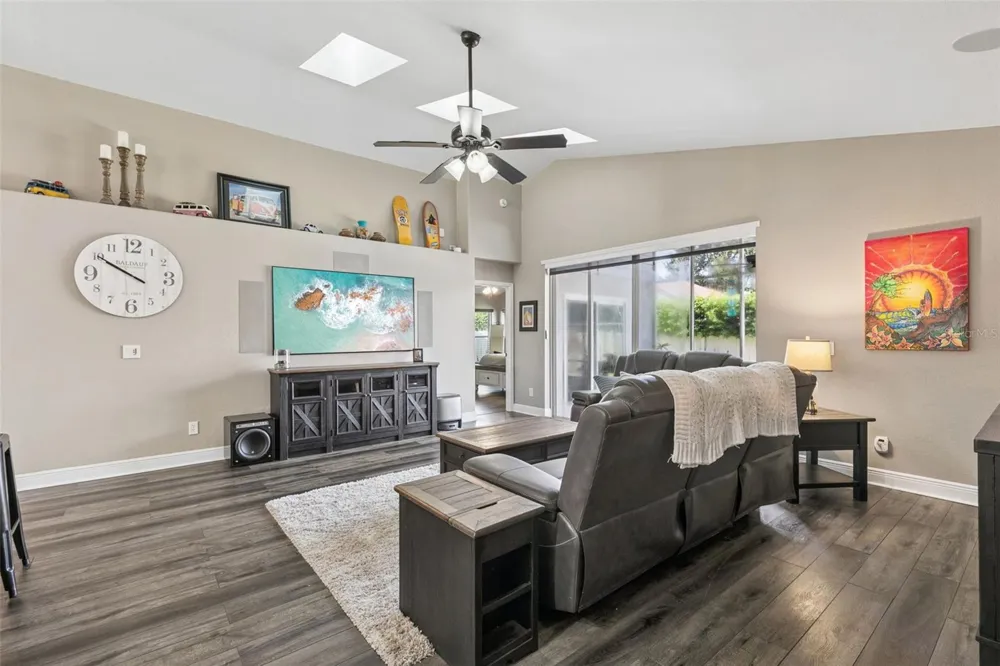 725 HALLOWELL CIRCLE Orlando, FL 32828