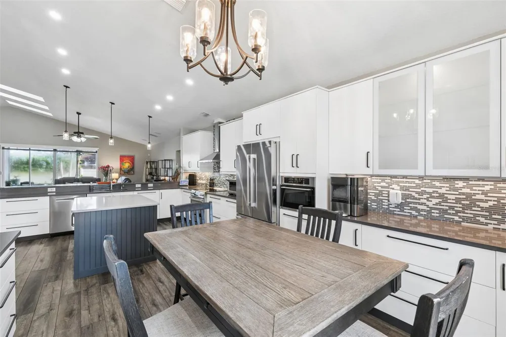 725 HALLOWELL CIRCLE Orlando, FL 32828