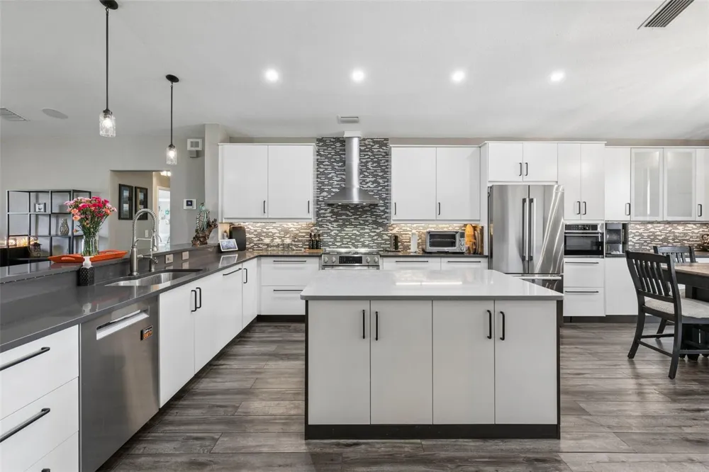 725 HALLOWELL CIRCLE Orlando, FL 32828