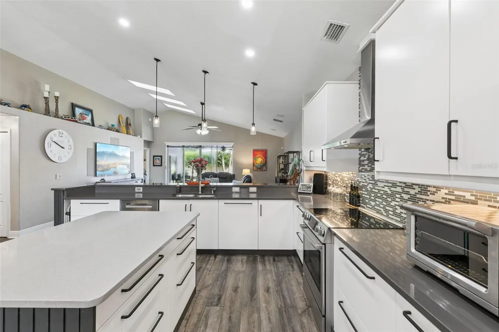 725 HALLOWELL CIRCLE Orlando, FL 32828
