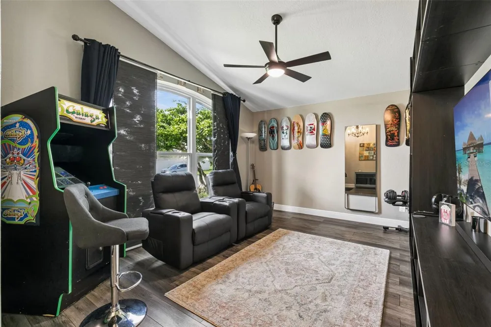 725 HALLOWELL CIRCLE Orlando, FL 32828