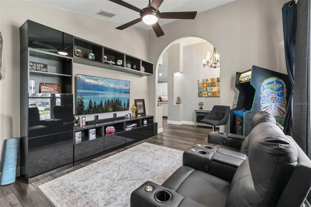 725 HALLOWELL CIRCLE Orlando, FL 32828