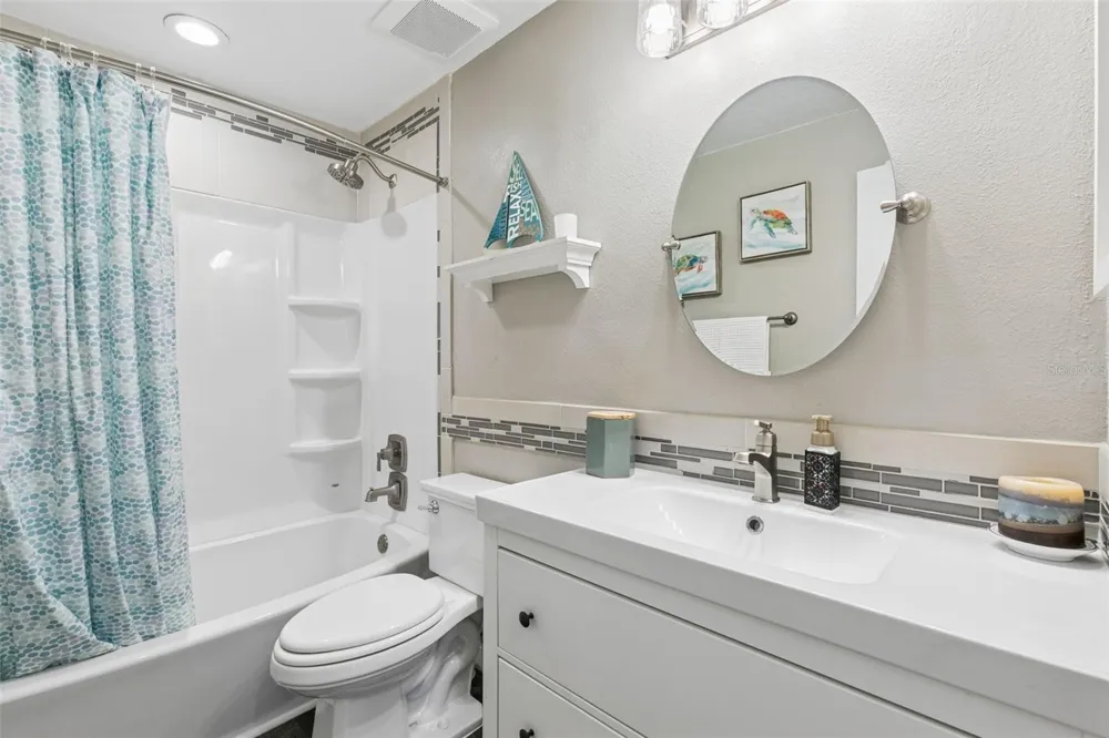 725 HALLOWELL CIRCLE Orlando, FL 32828