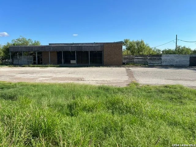 2732 E Main St. Eagle Pass, TX 78852