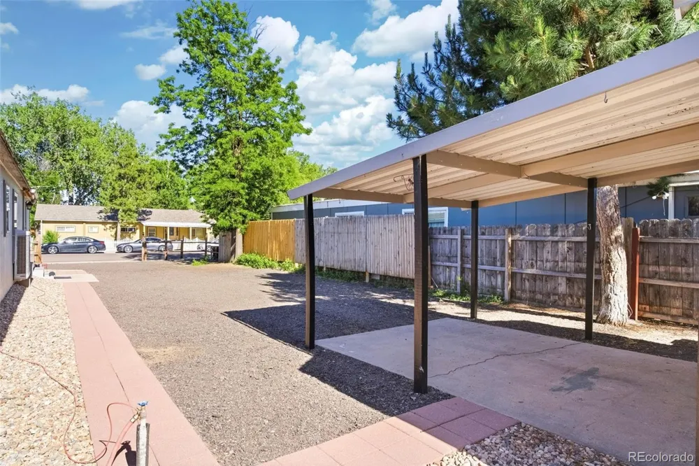 422 Willow Drive Lochbuie, CO 80603
