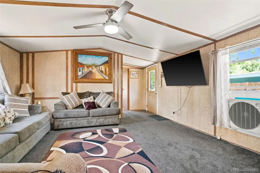 422 Willow Drive Lochbuie, CO 80603