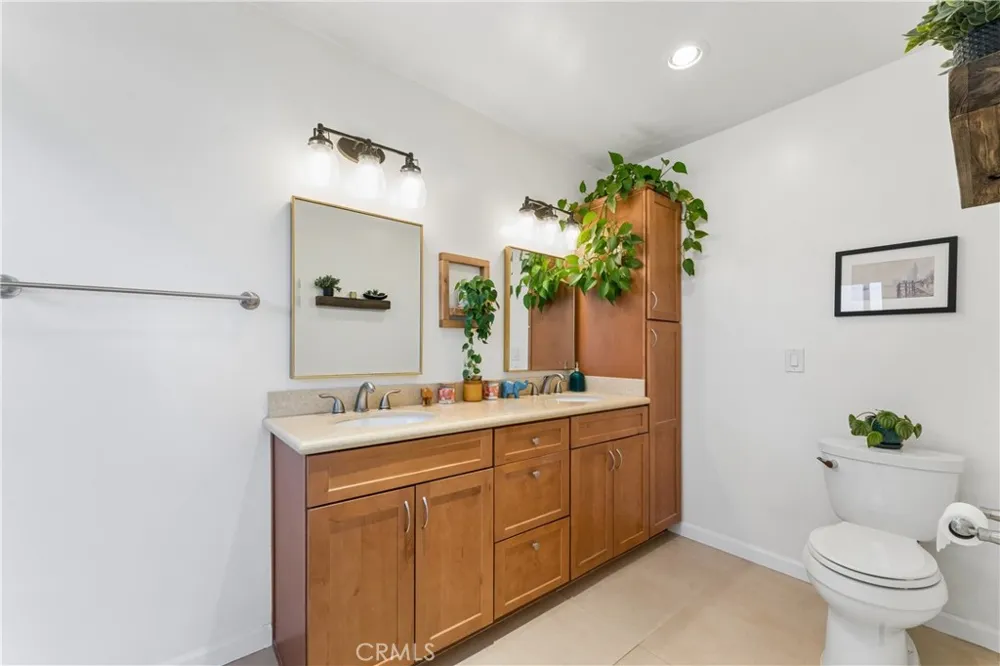 5365 Elvira Road Woodland Hills, CA 91364