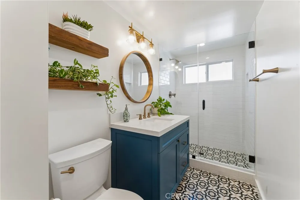 5365 Elvira Road Woodland Hills, CA 91364