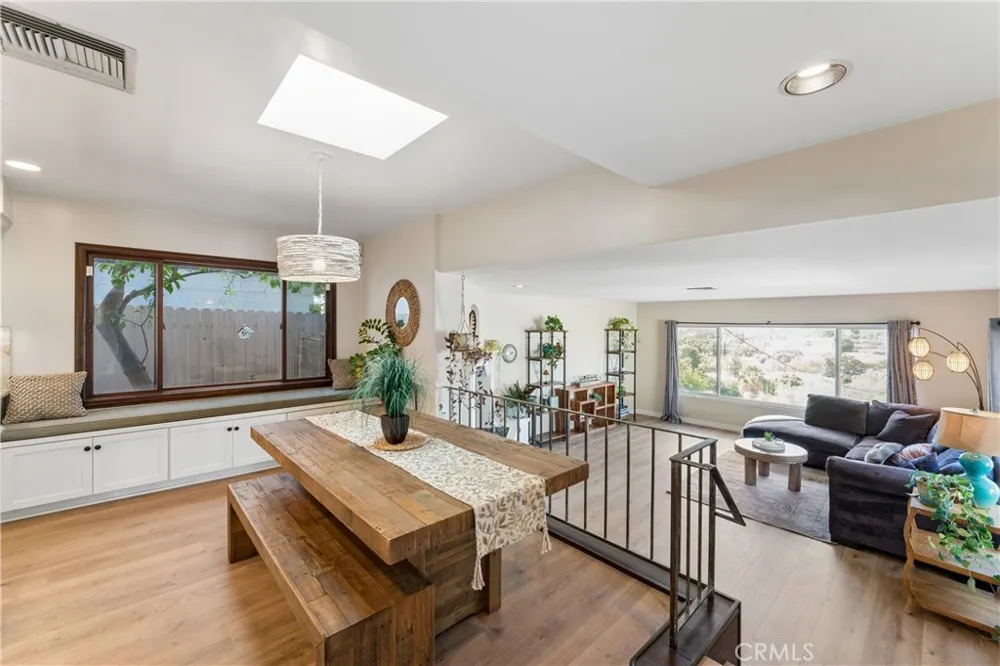 5365 Elvira Road Woodland Hills, CA 91364