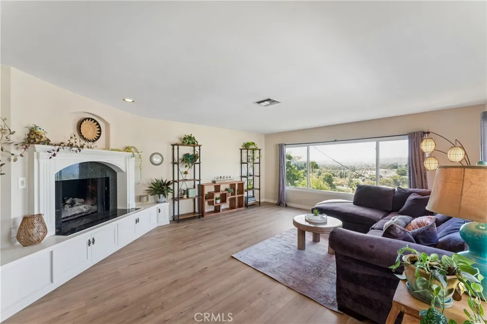 5365 Elvira Road Woodland Hills, CA 91364