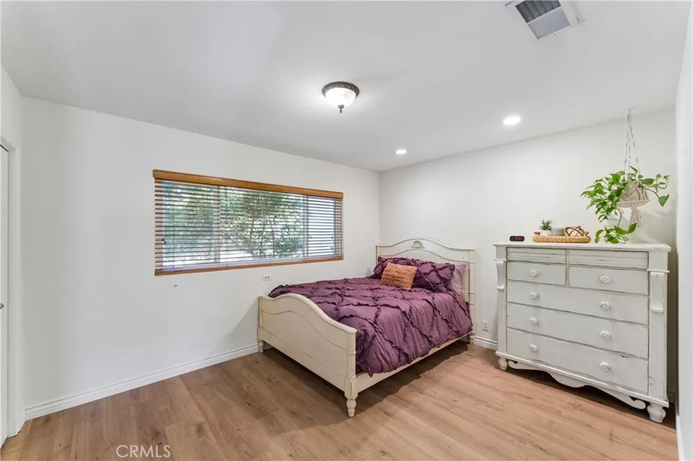 5365 Elvira Road Woodland Hills, CA 91364
