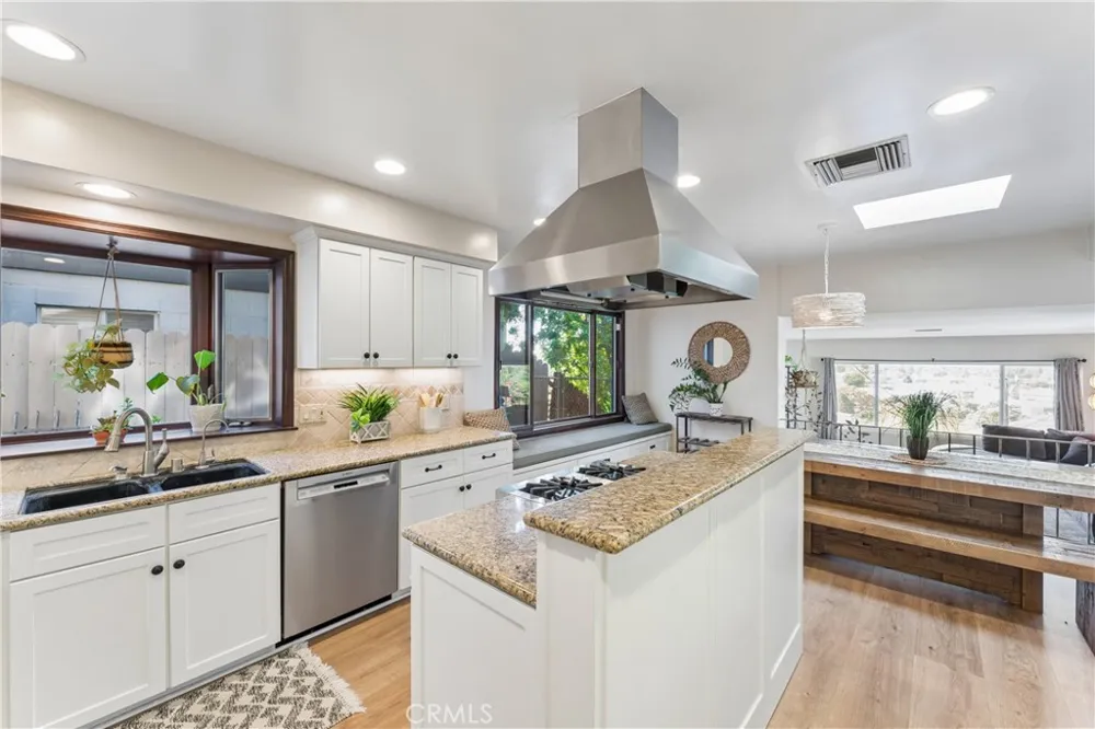 5365 Elvira Road Woodland Hills, CA 91364