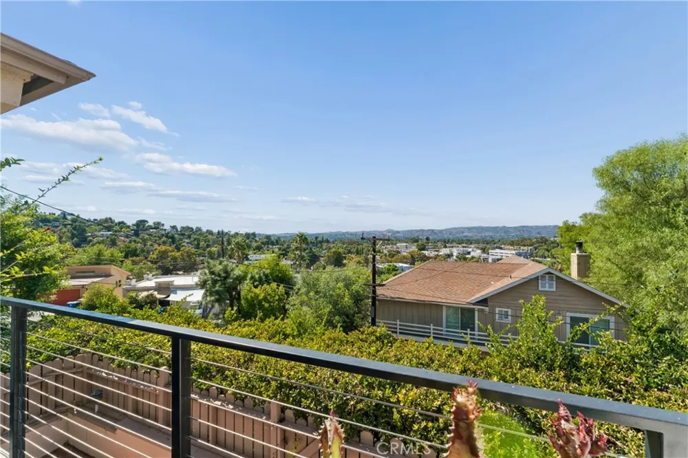 5365 Elvira Road Woodland Hills, CA 91364