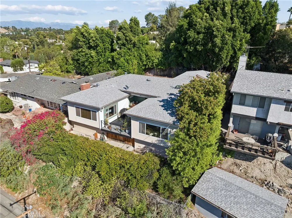 5365 Elvira Road Woodland Hills, CA 91364