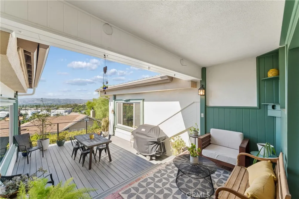 5365 Elvira Road Woodland Hills, CA 91364