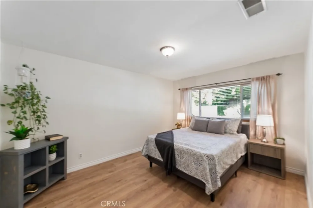 5365 Elvira Road Woodland Hills, CA 91364