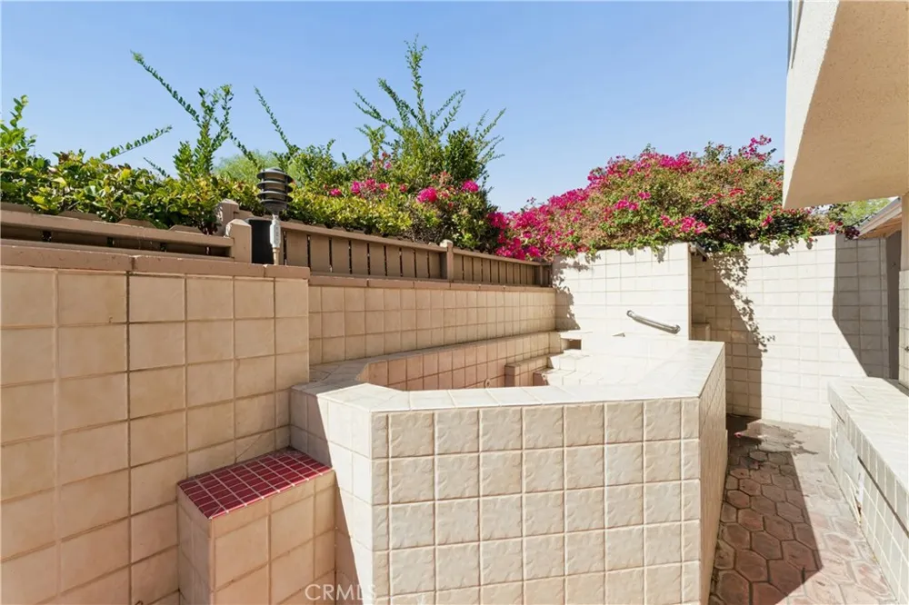 5365 Elvira Road Woodland Hills, CA 91364