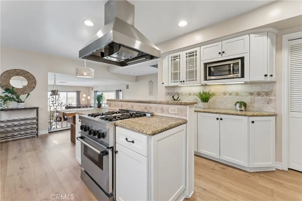 5365 Elvira Road Woodland Hills, CA 91364